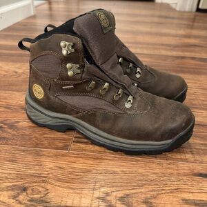 Timberland Men’s Chocorua Waterproof Mid Hiker Boot Brown Leather Men’s 8 WIDE